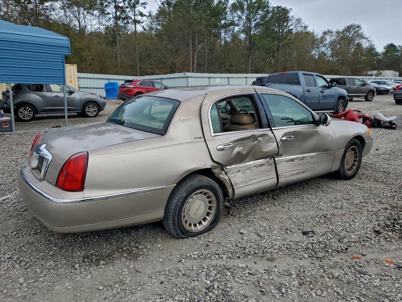 2001 LINCOLN Town Car