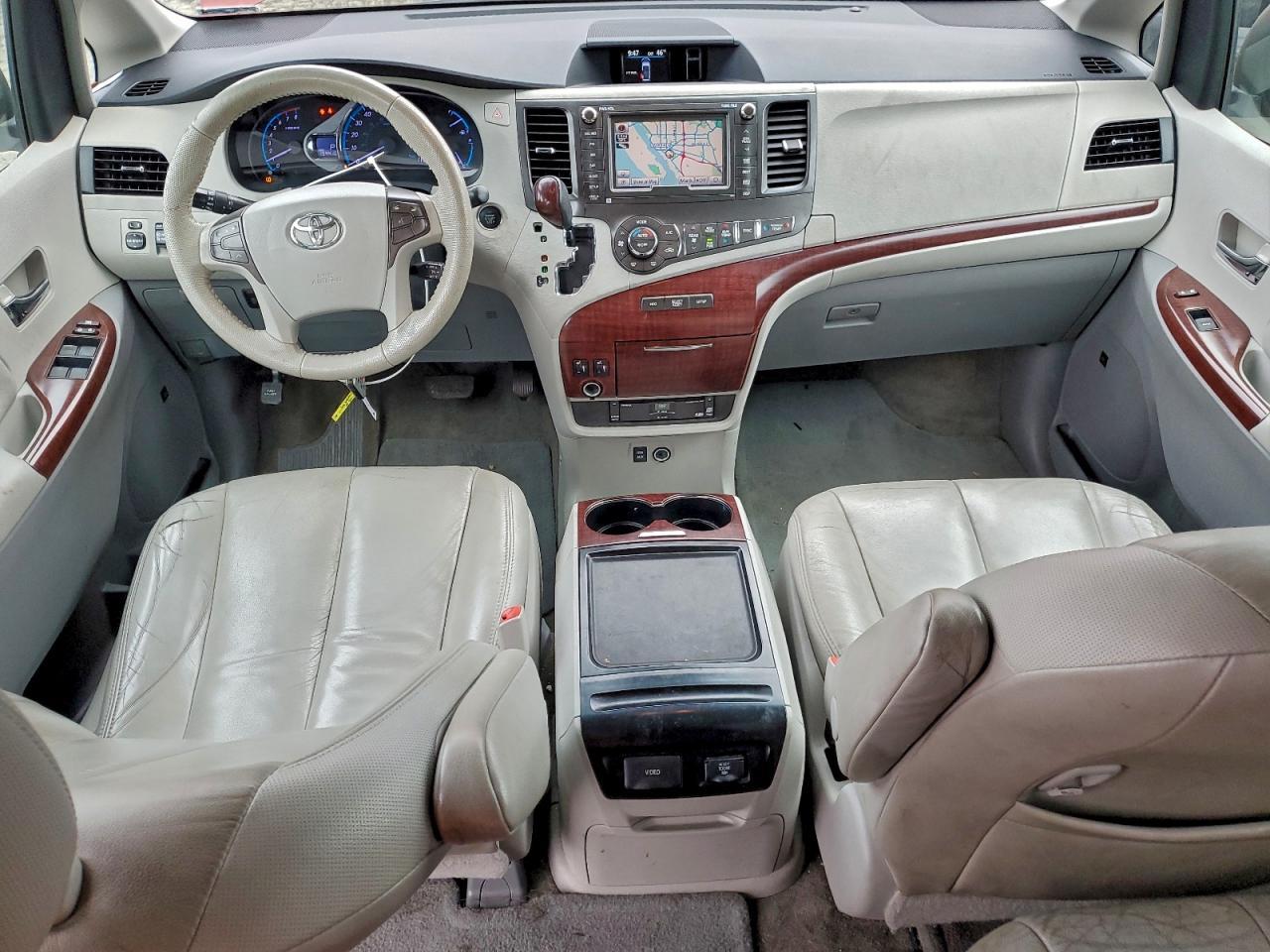 2012 TOYOTA SIENNA