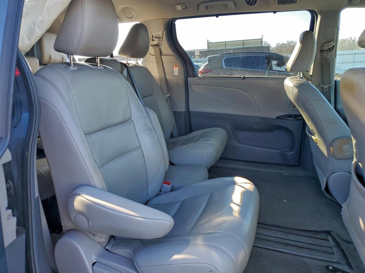 2015 TOYOTA SIENNA