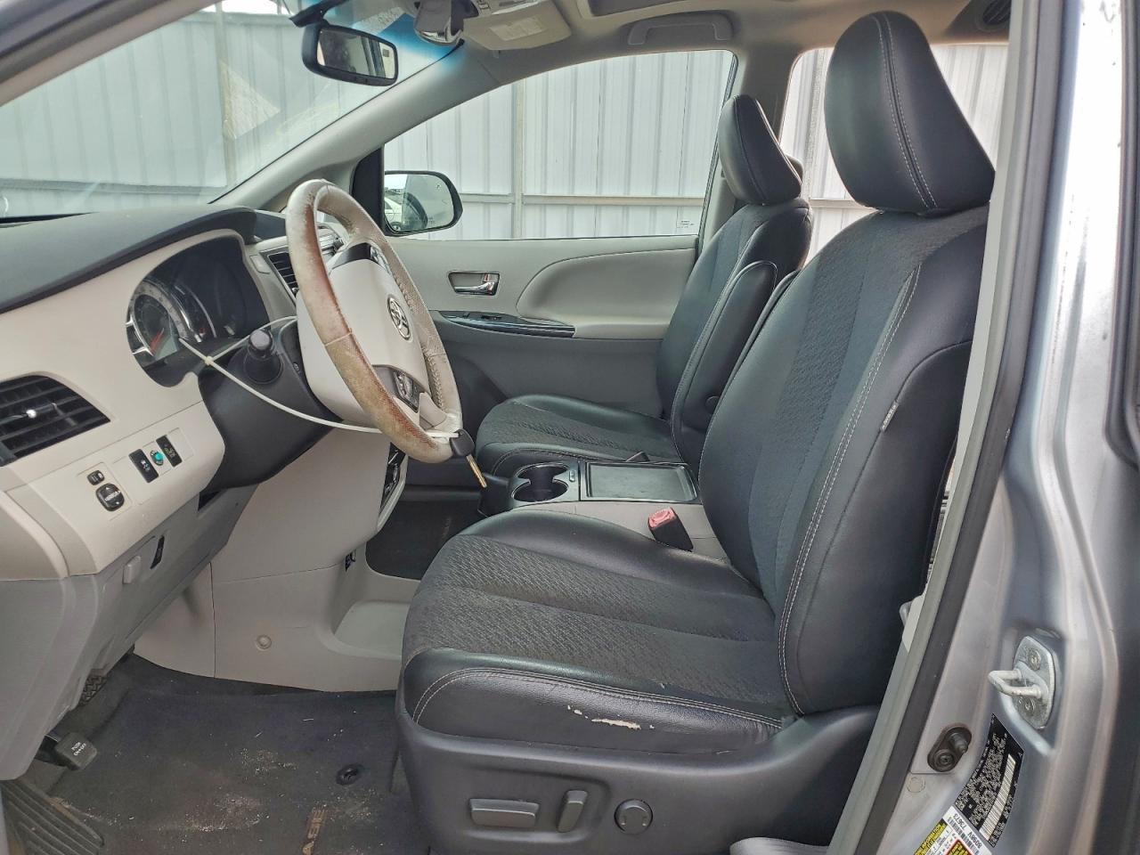 2014 TOYOTA SIENNA