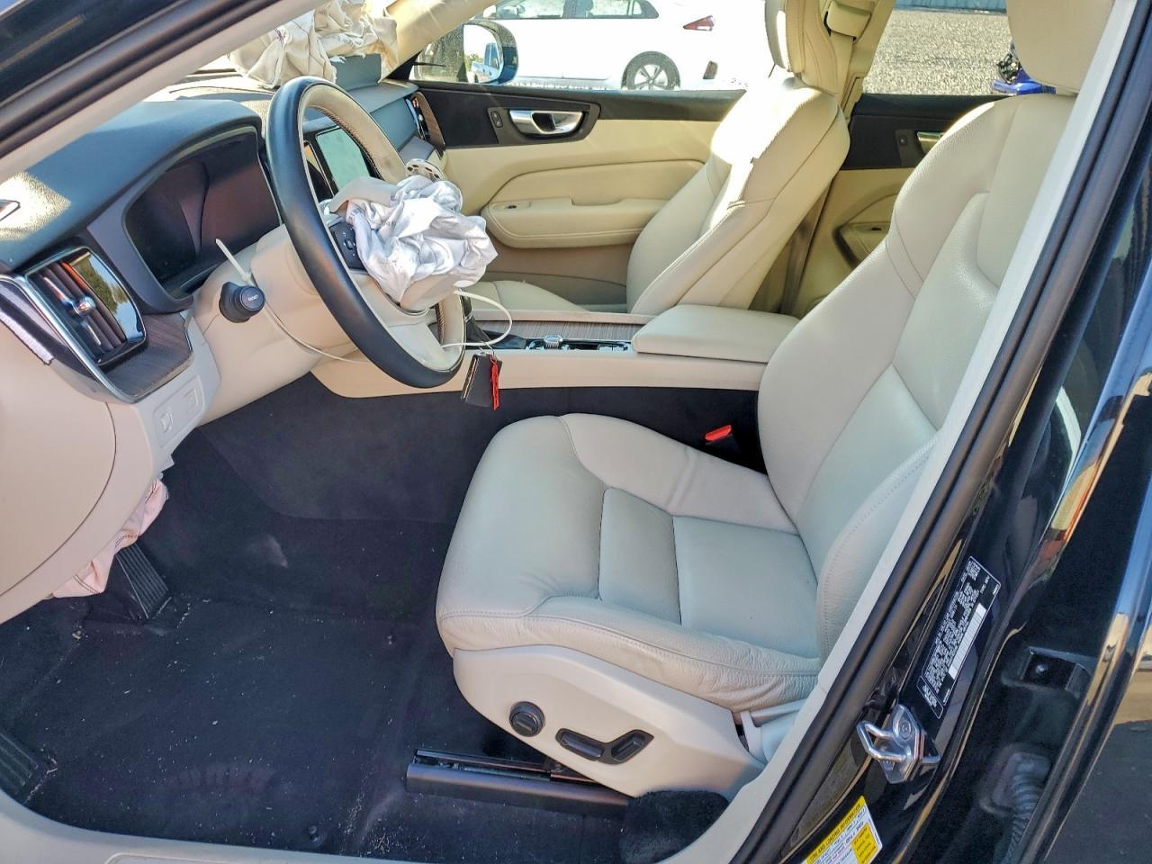 2021 VOLVO XC60