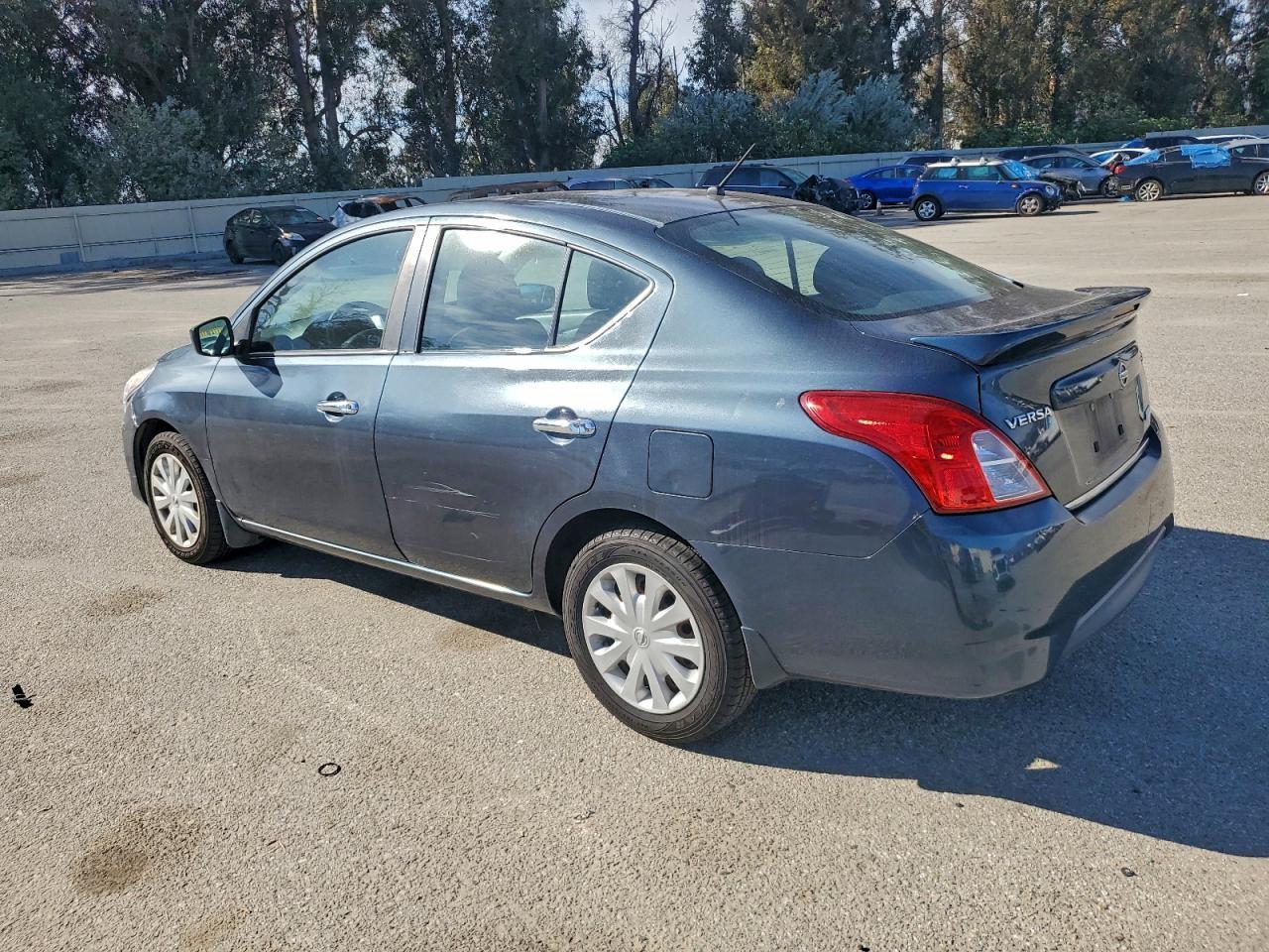 2015 NISSAN VERSA