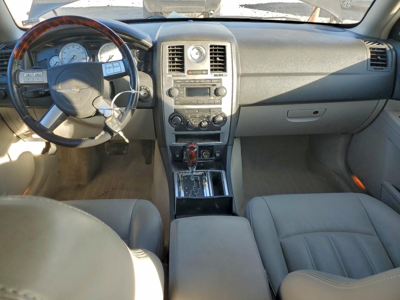2005 CHRYSLER 300