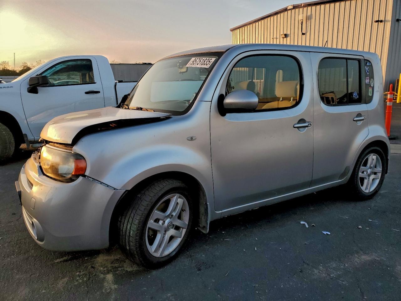 2011 NISSAN CUBE
