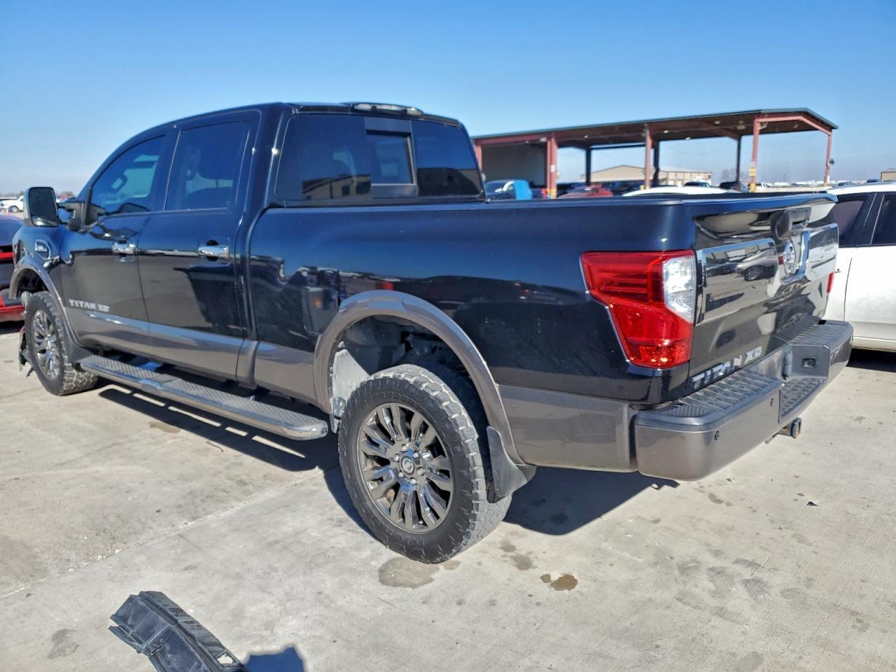 2016 NISSAN Titan