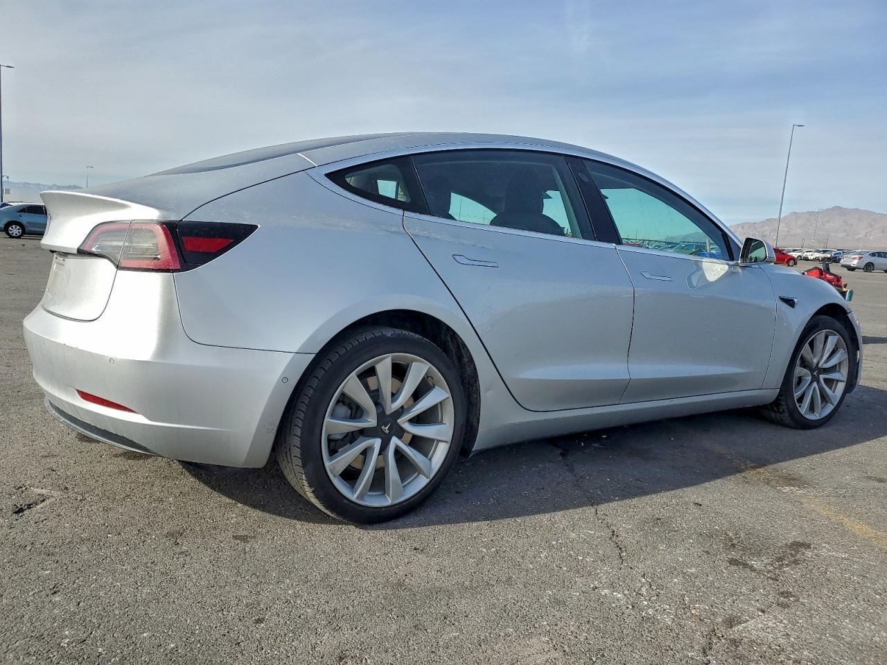 2018 TESLA MODEL 3