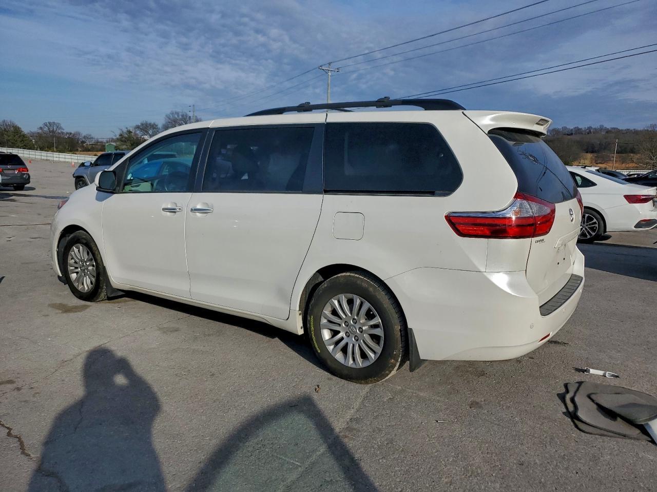 2017 TOYOTA SIENNA