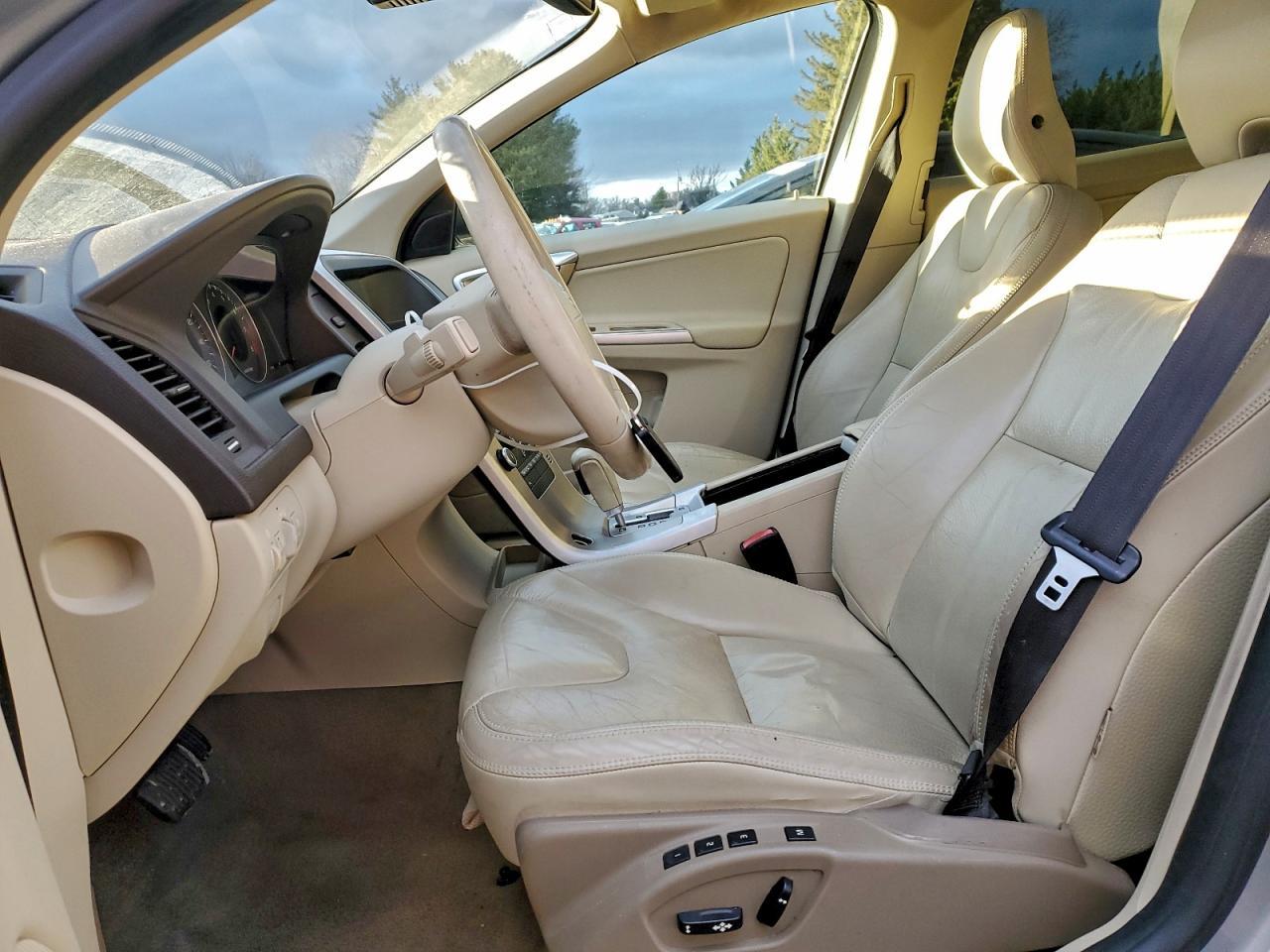 2010 VOLVO XC60