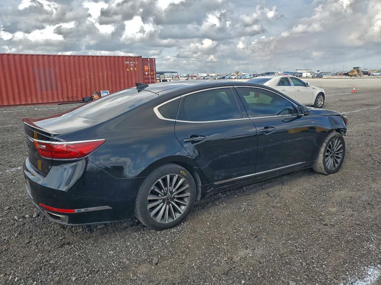 2017 KIA Cadenza
