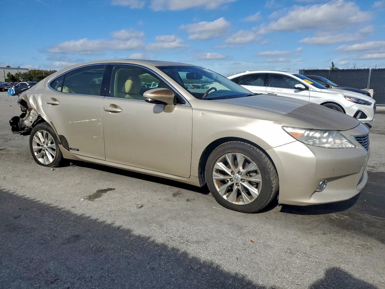 2013 LEXUS ES 300H