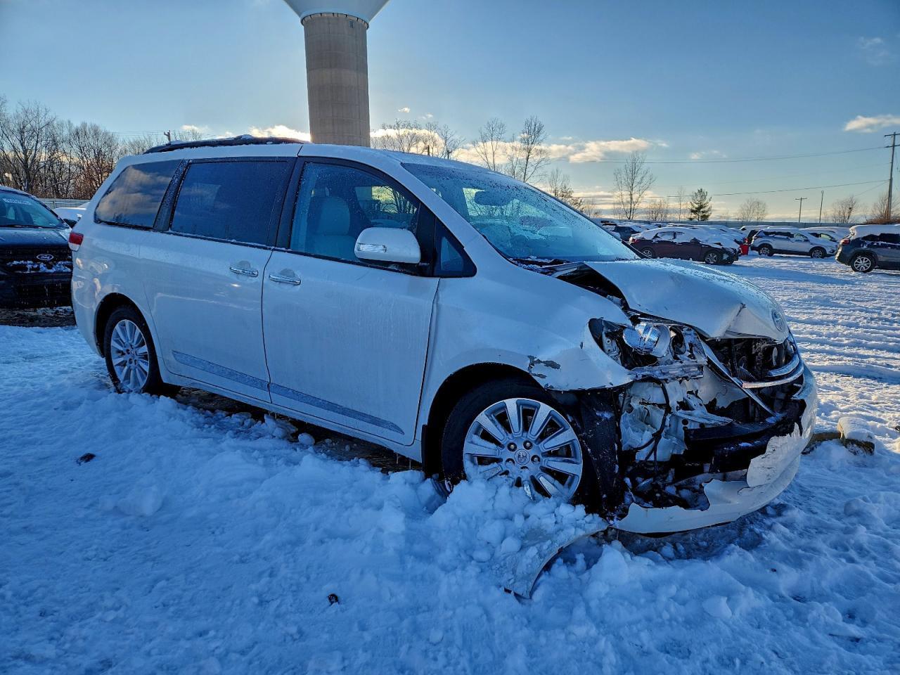 2014 TOYOTA SIENNA