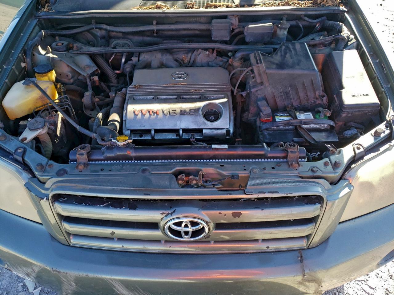 2004 TOYOTA HIGHLANDER