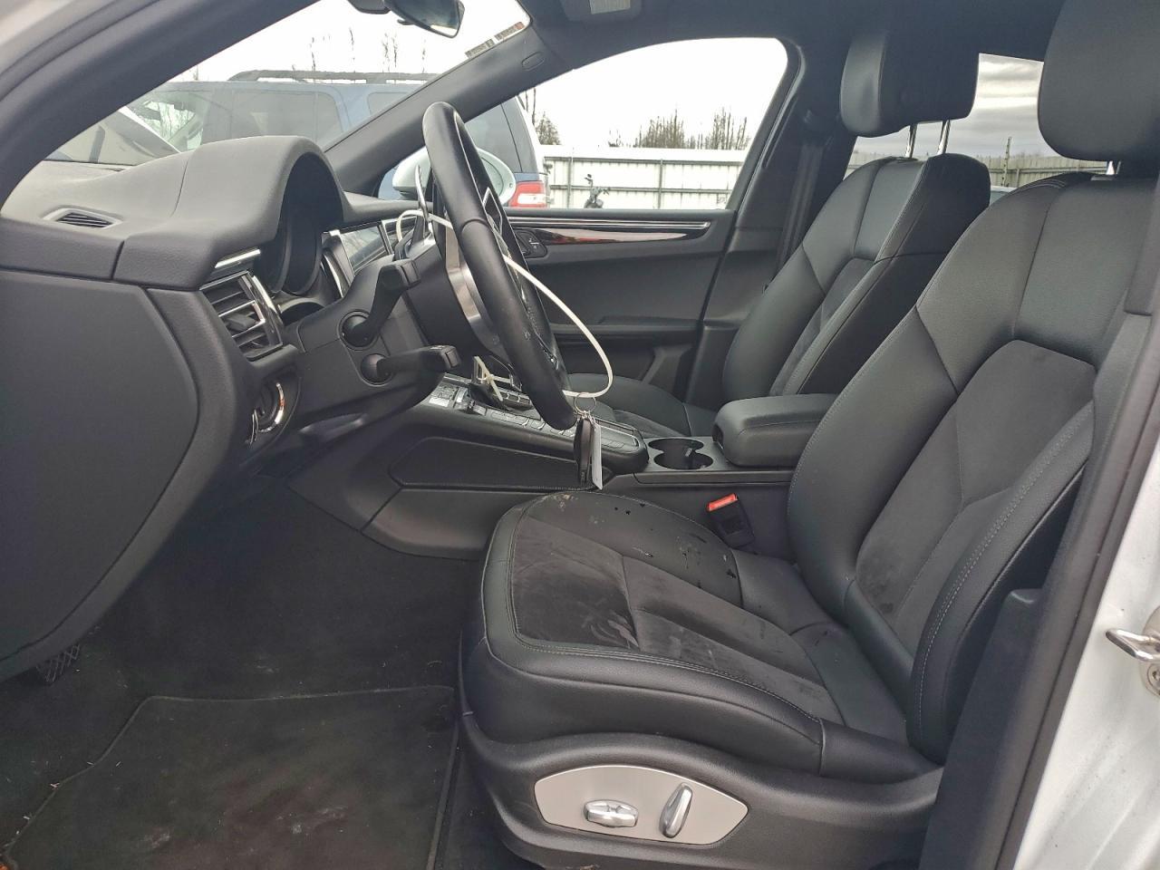 2019 PORSCHE Macan