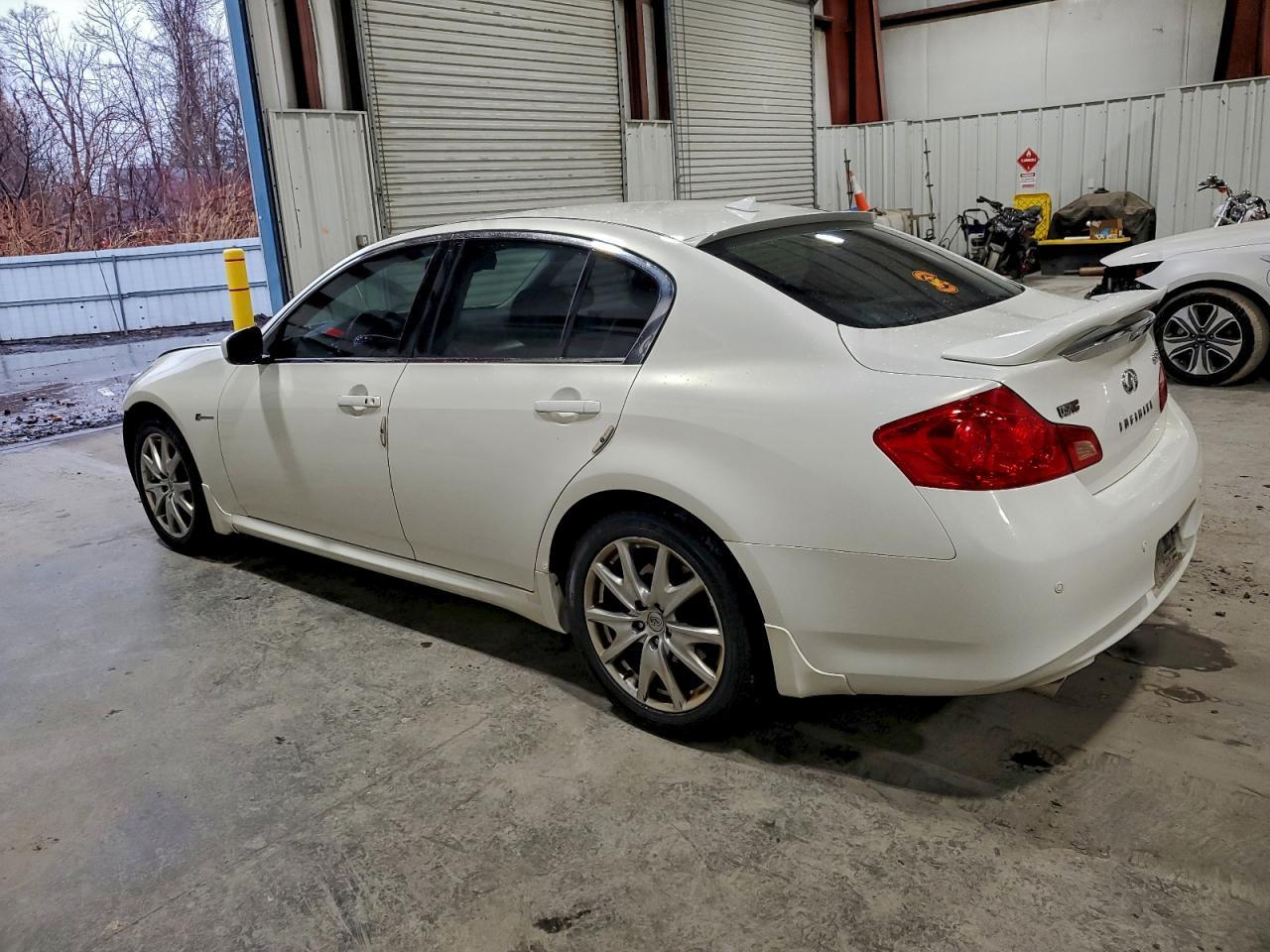 2011 INFINITI G37