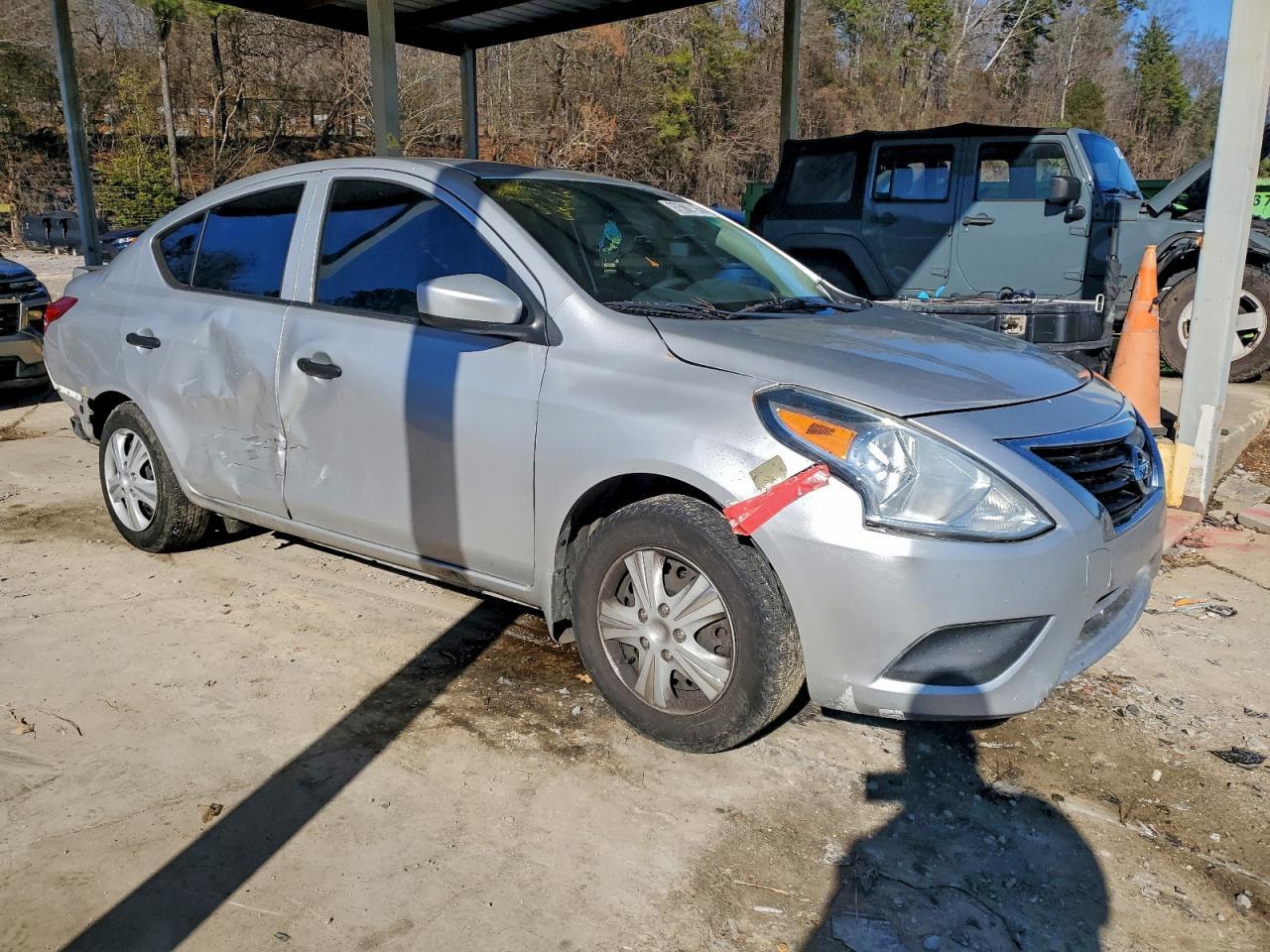 2016 NISSAN VERSA