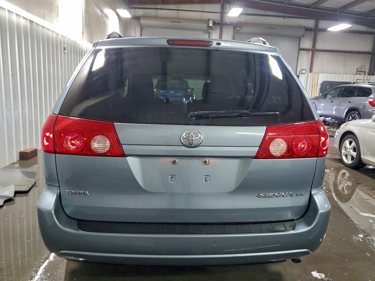 2010 TOYOTA SIENNA
