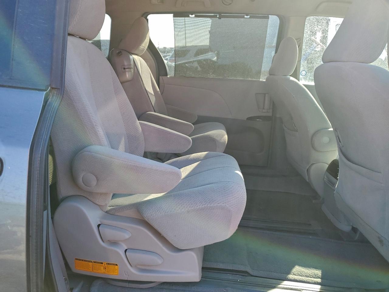 2012 TOYOTA SIENNA