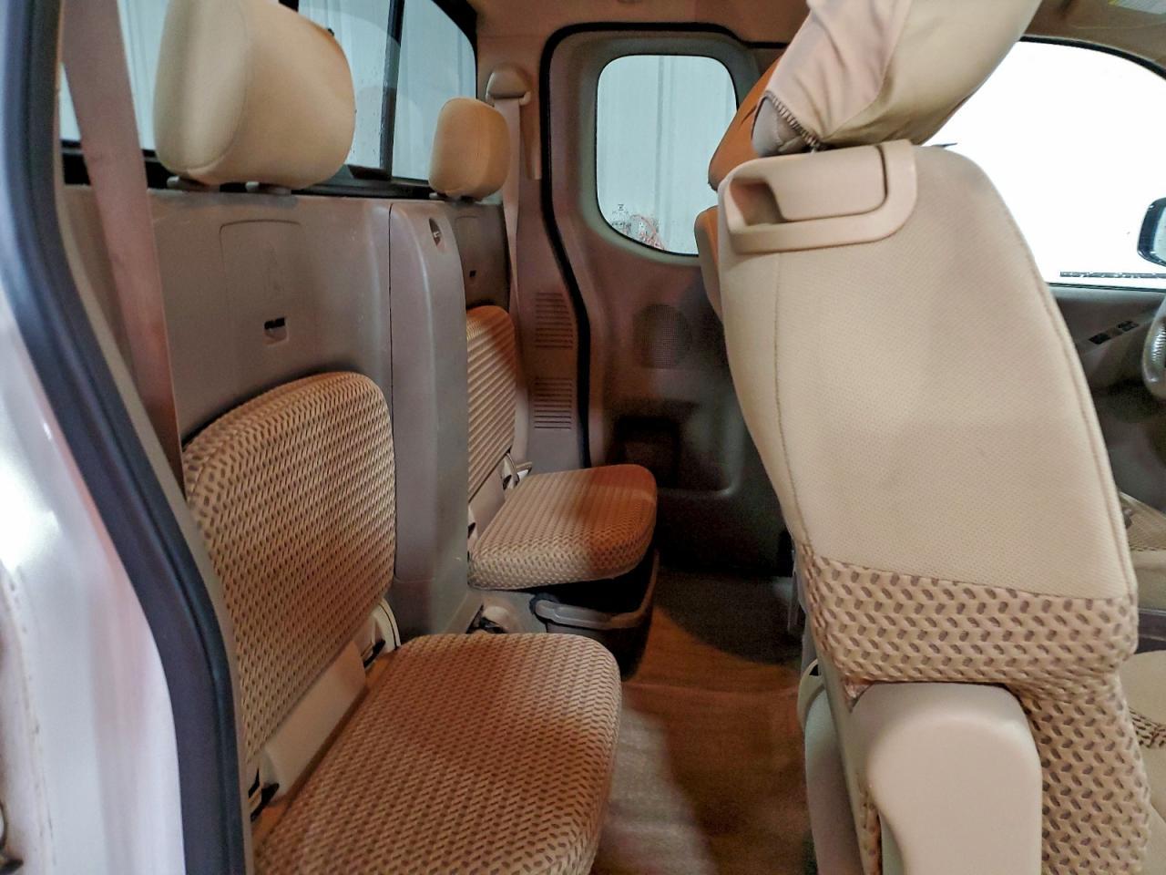 2011 NISSAN Frontier