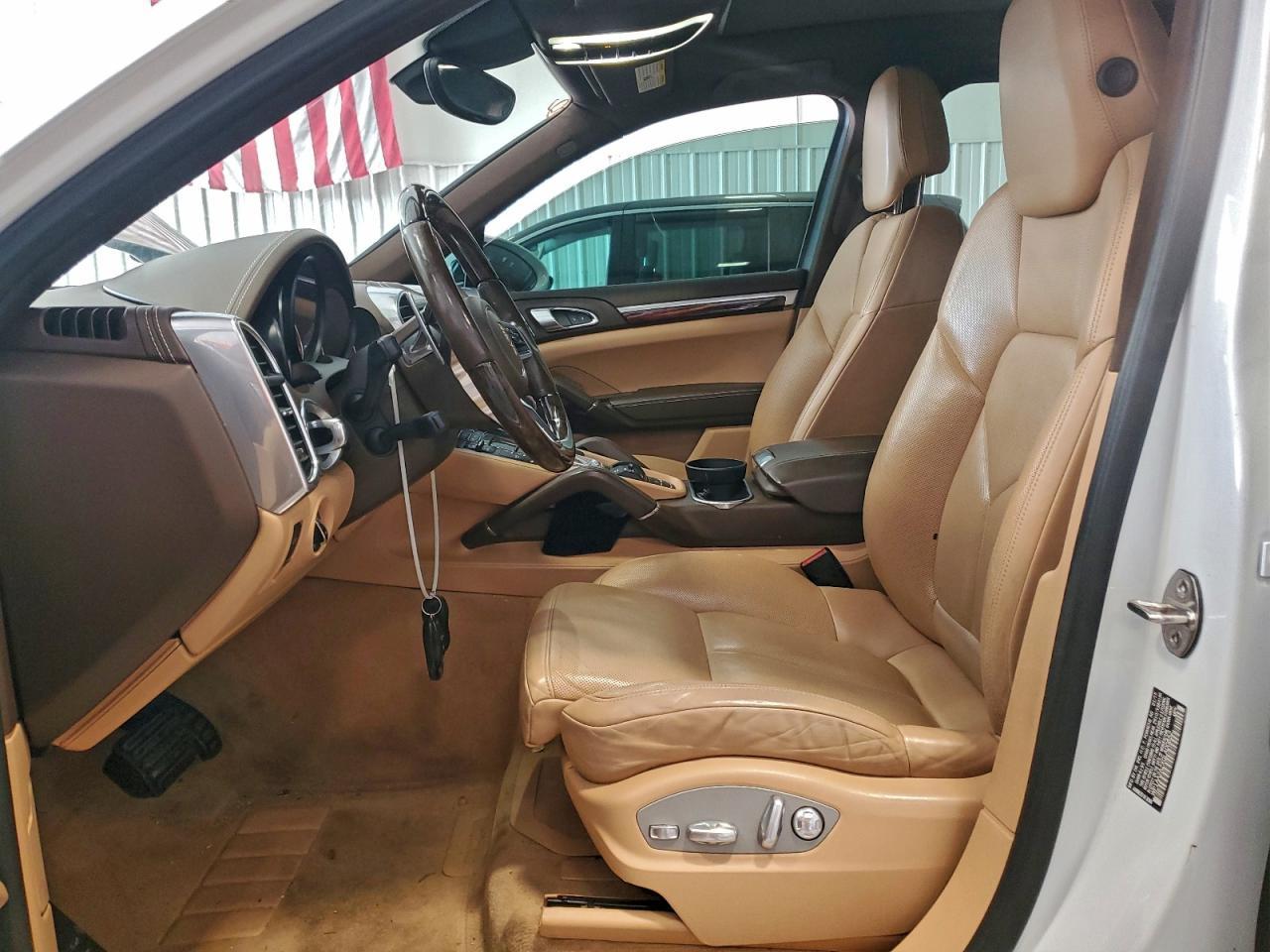 2016 PORSCHE CAYENNE