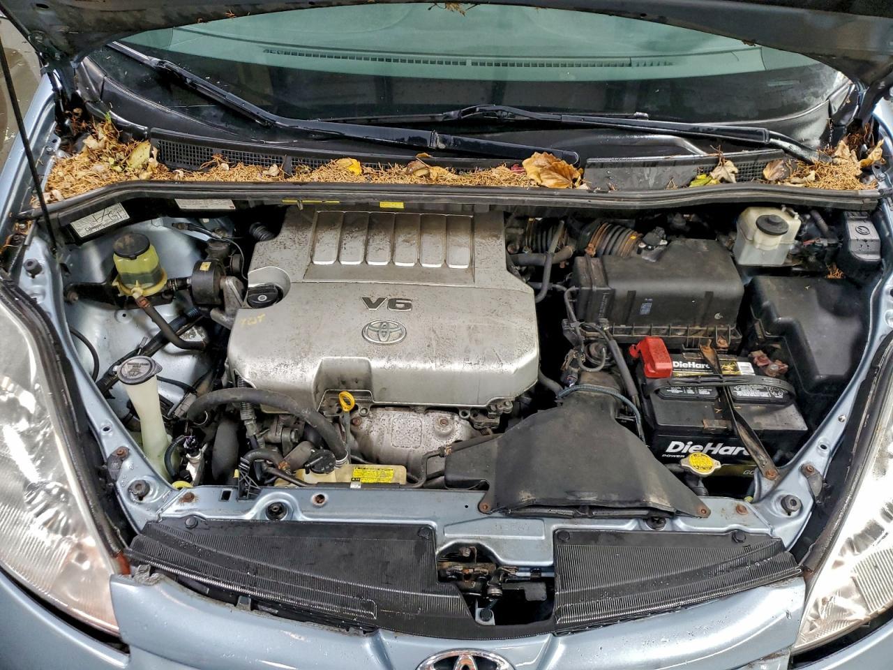 2010 TOYOTA SIENNA