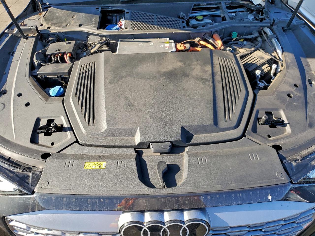 2024 AUDI Q8