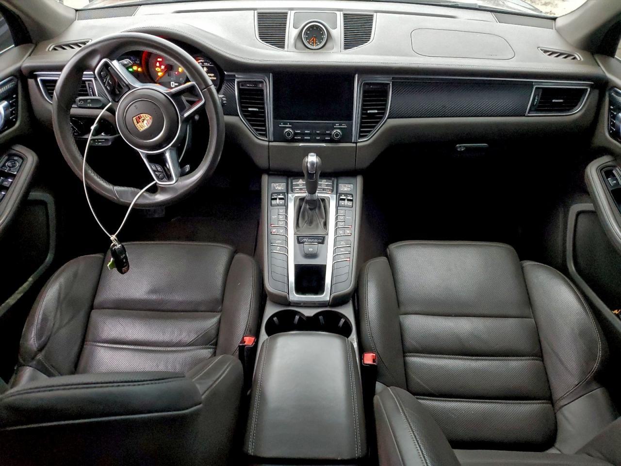 2017 PORSCHE Macan