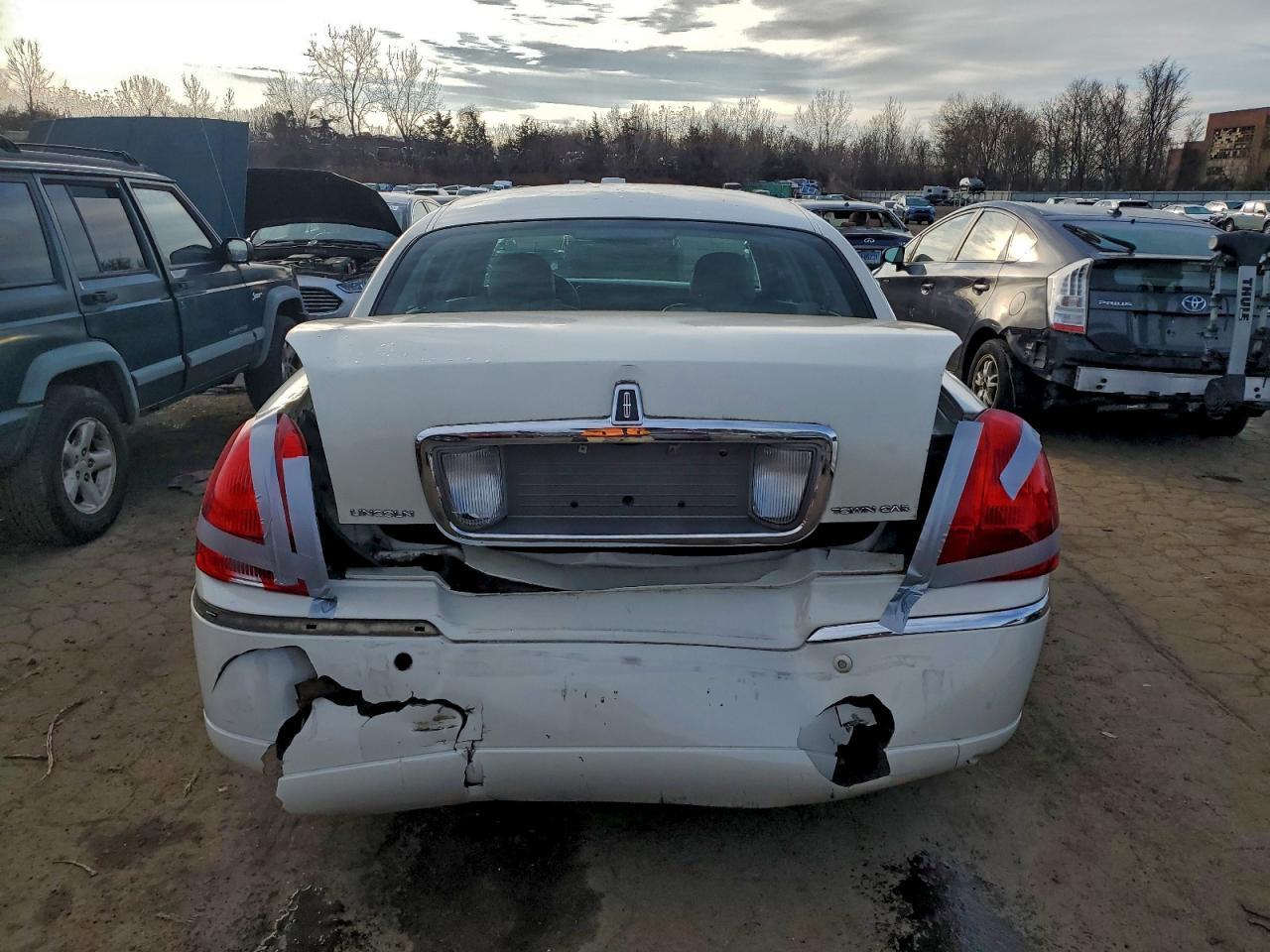 2005 LINCOLN Town Car