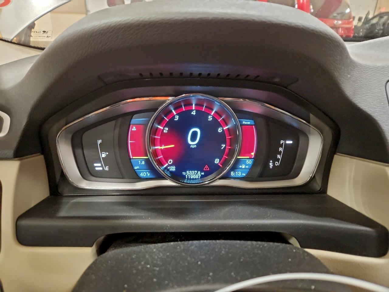 2014 VOLVO XC70