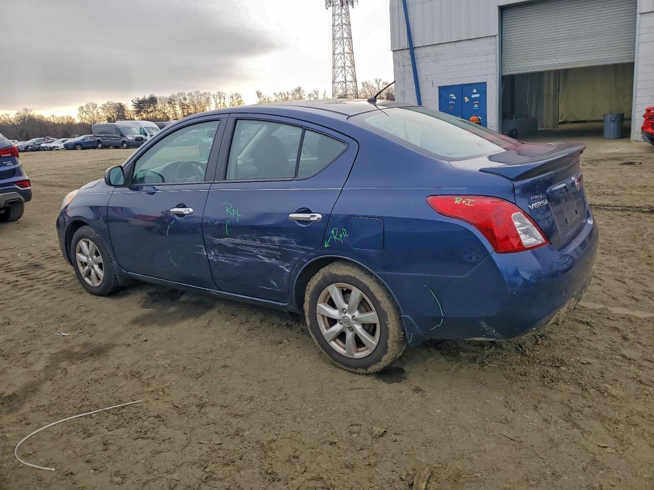 2013 NISSAN VERSA