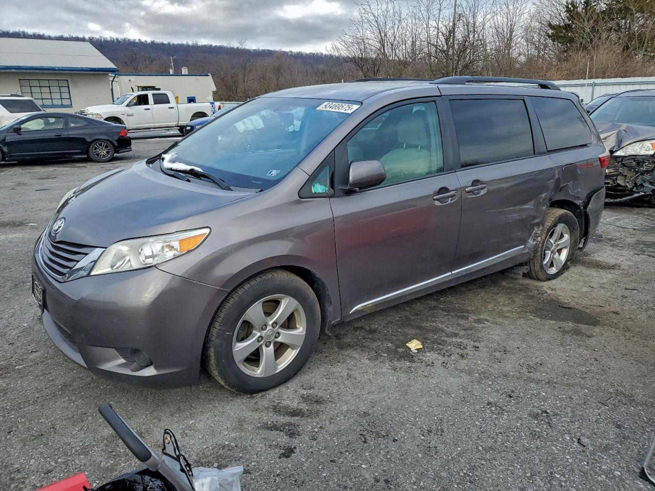 2017 TOYOTA SIENNA