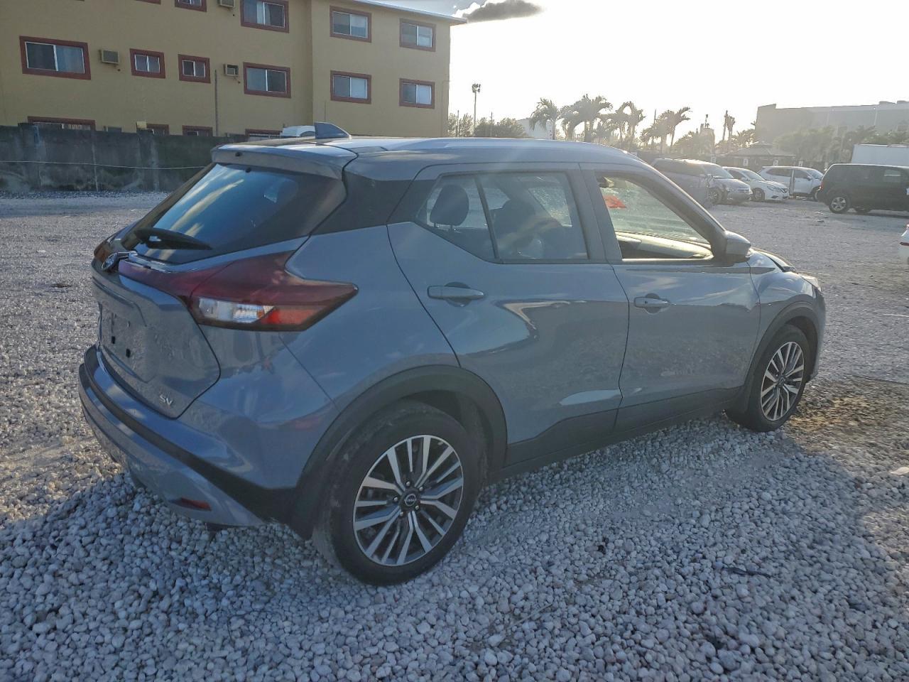 2023 NISSAN KICKS