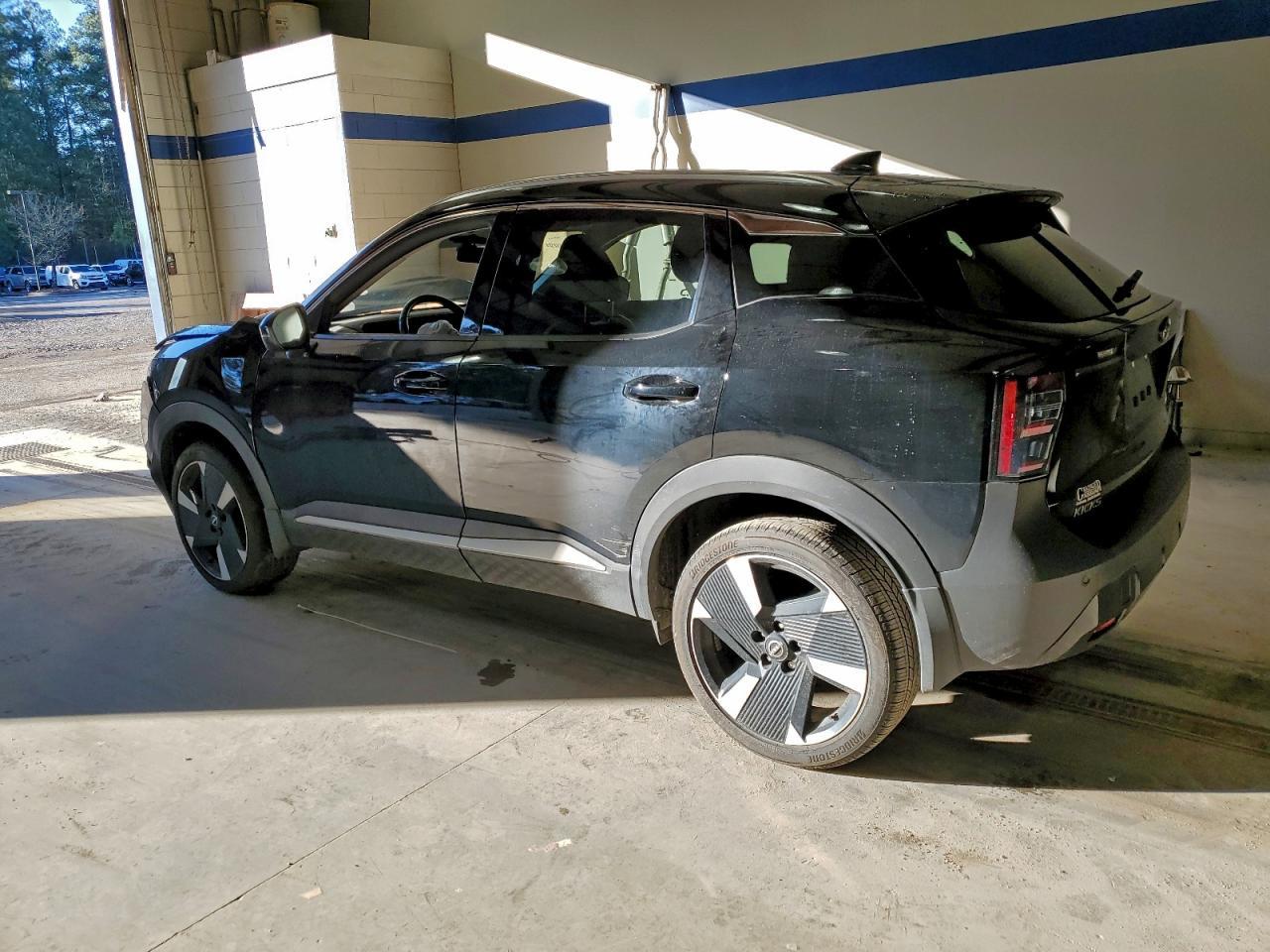 2025 NISSAN KICKS