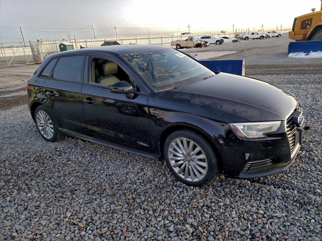 2017 AUDI A3 e-tron