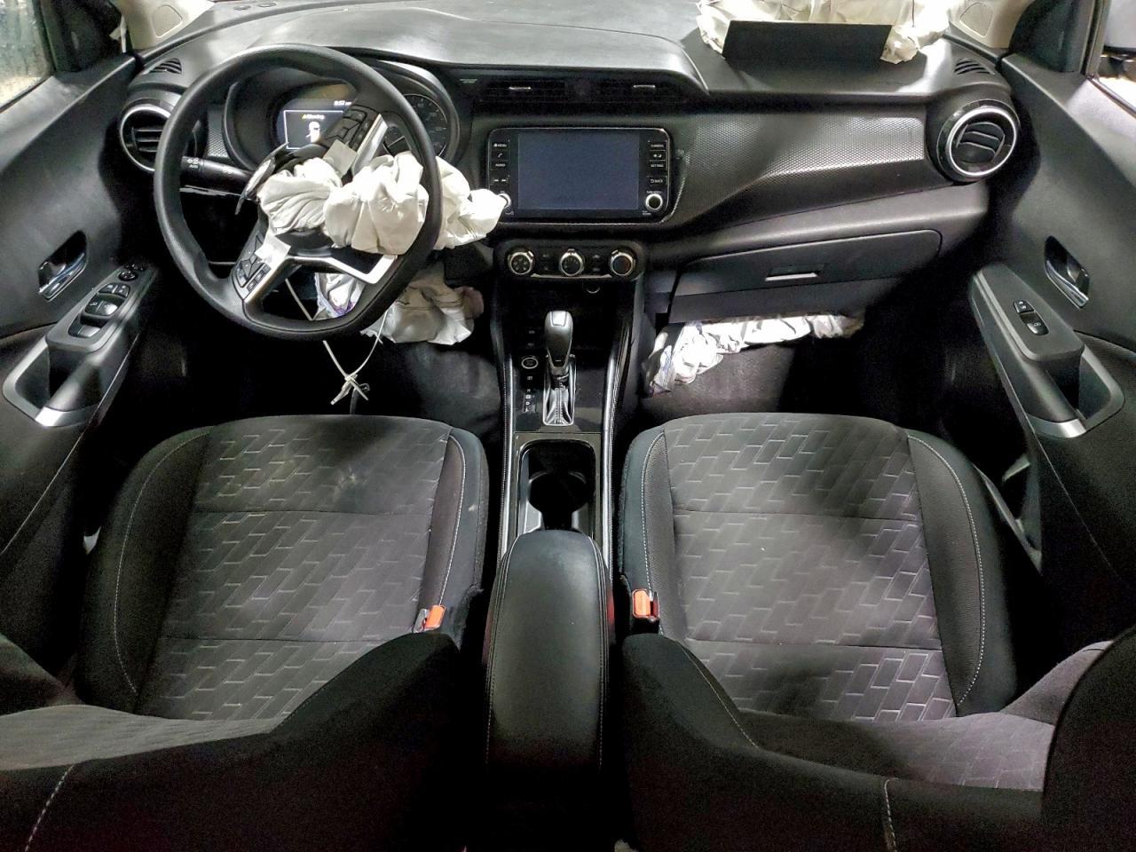 2024 NISSAN KICKS