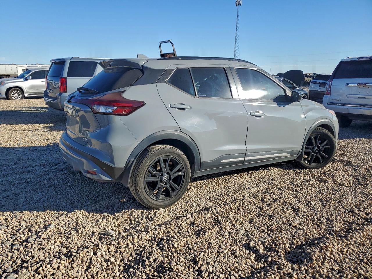 2022 NISSAN KICKS