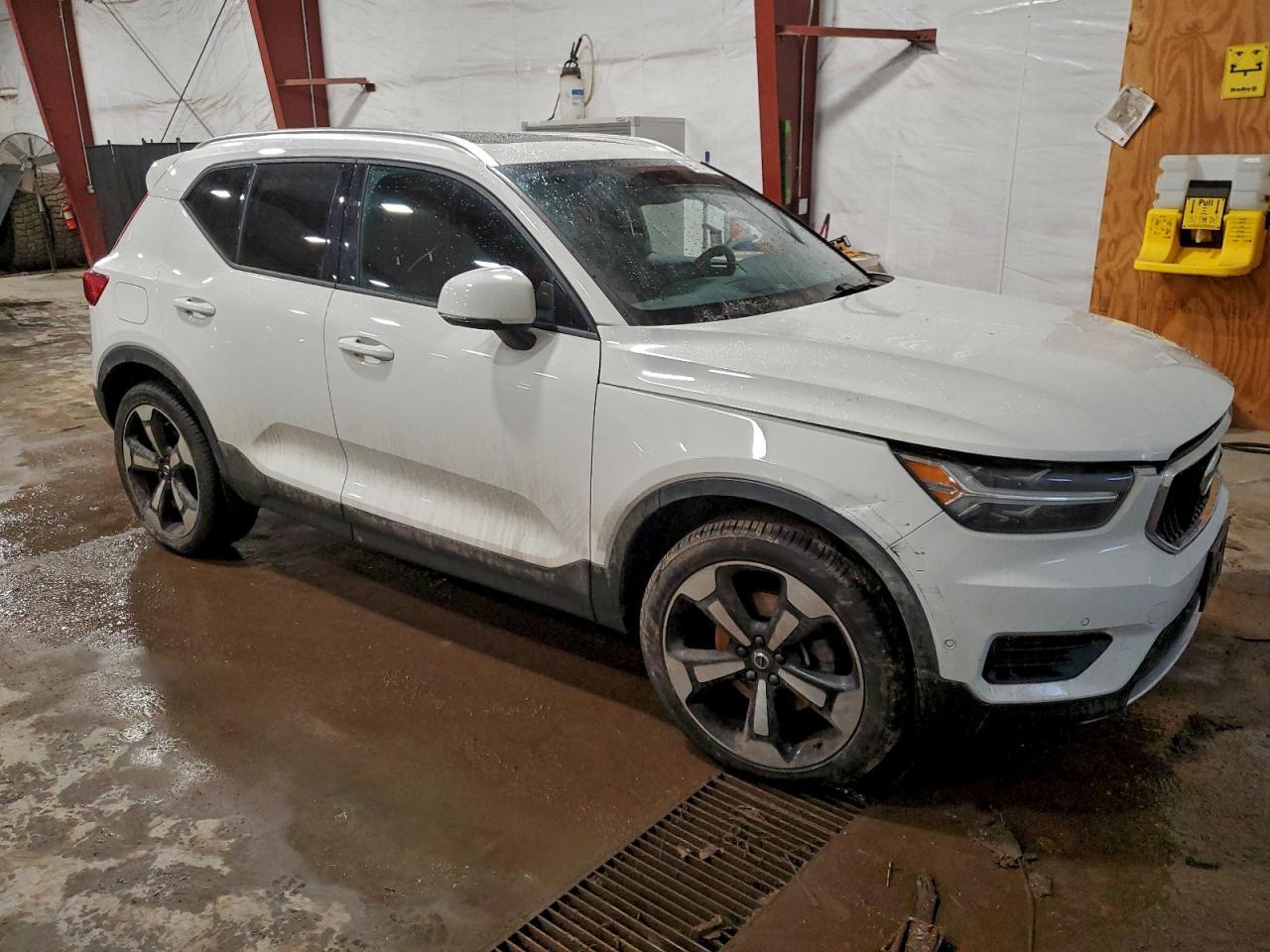 2019 VOLVO XC40