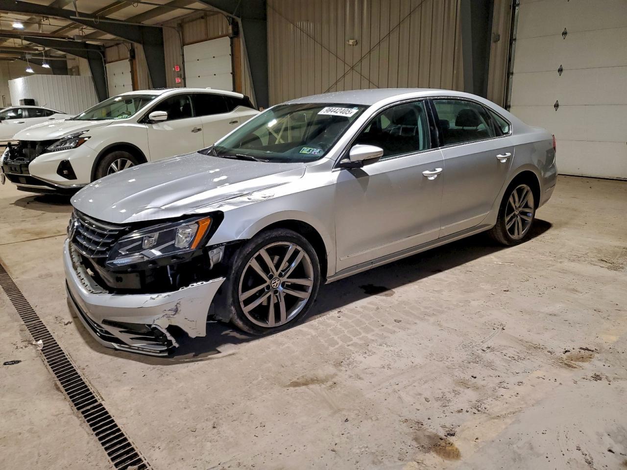2016 VOLKSWAGEN Passat