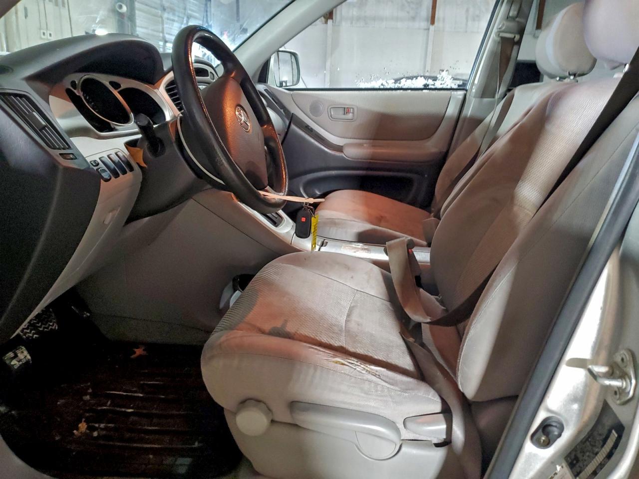 2004 TOYOTA HIGHLANDER
