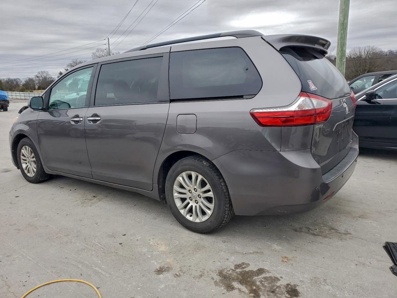 2017 TOYOTA SIENNA