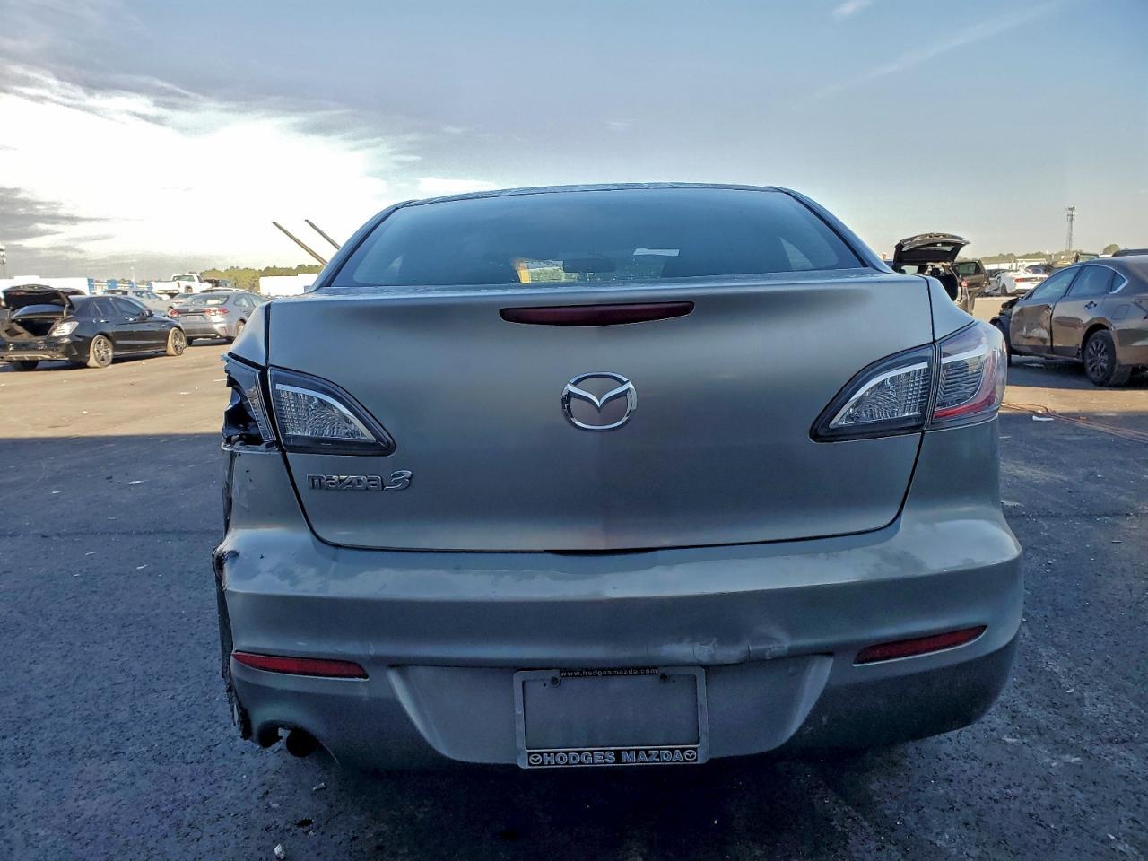 2013 MAZDA 3