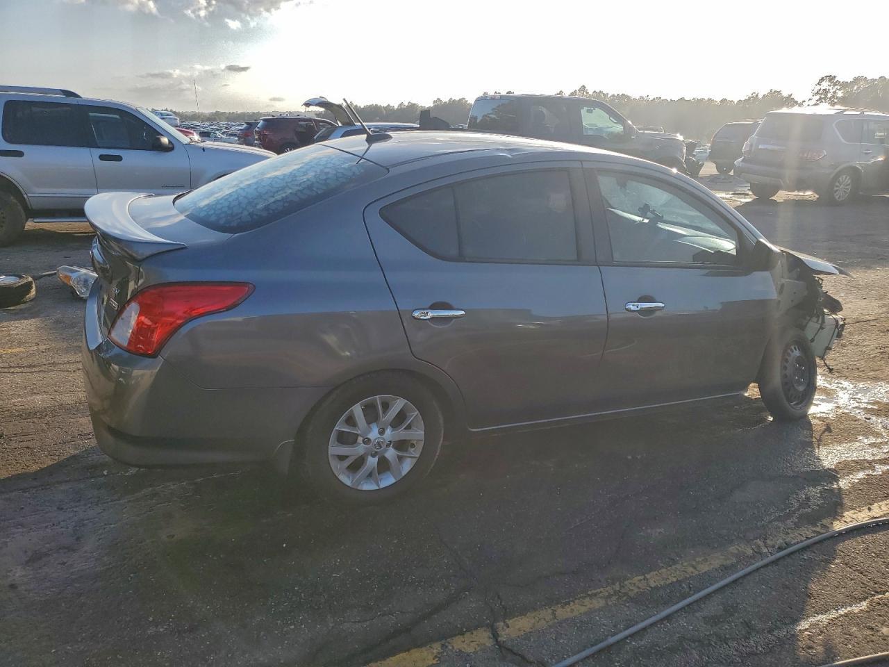 2019 NISSAN VERSA