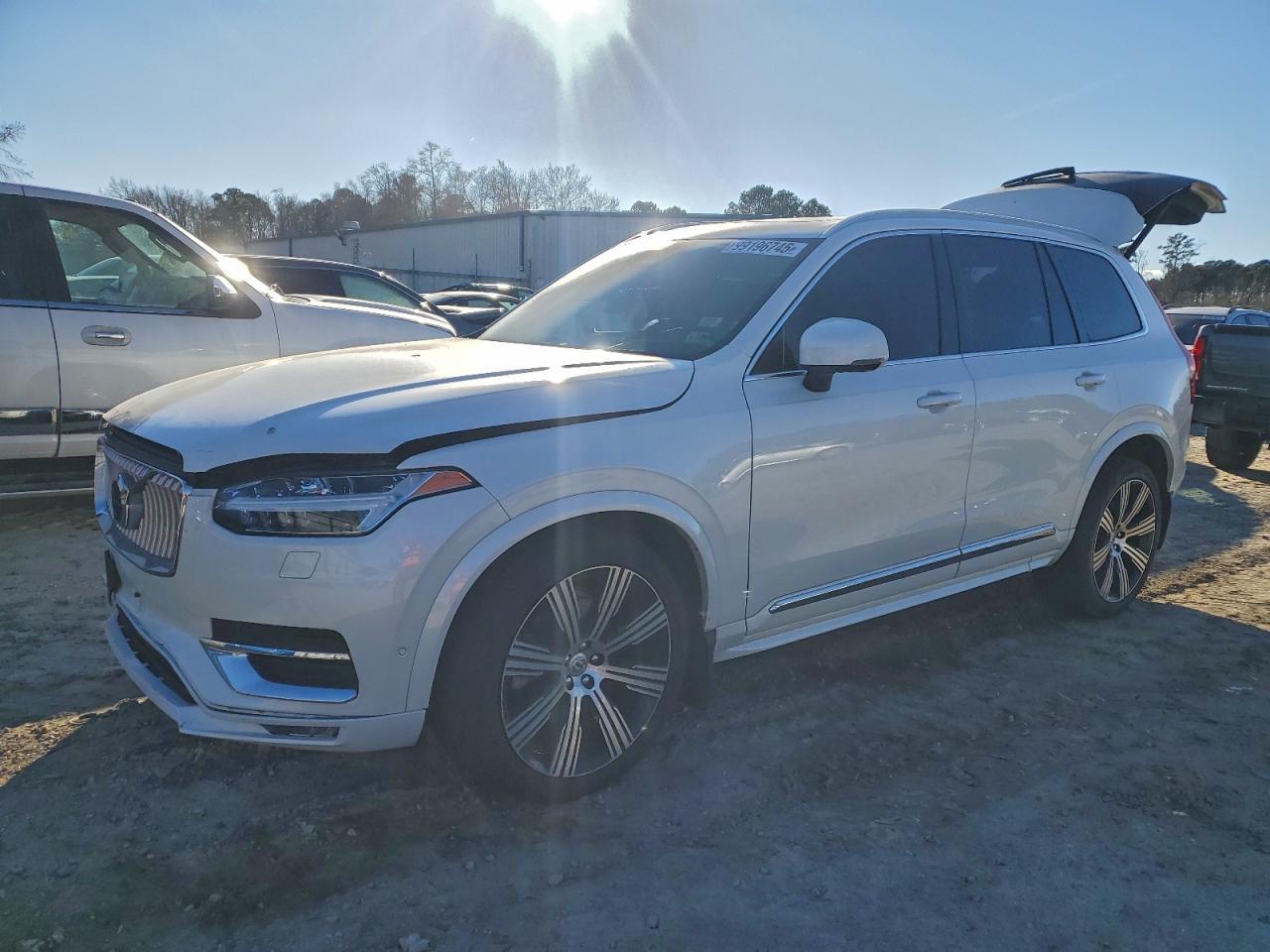 2023 VOLVO XC90