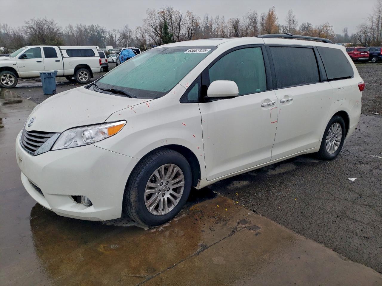 2017 TOYOTA SIENNA
