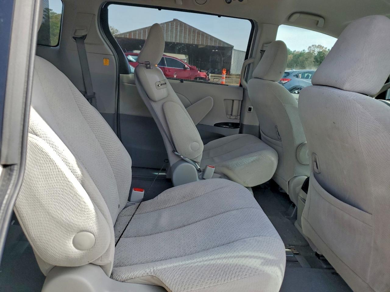2012 TOYOTA SIENNA