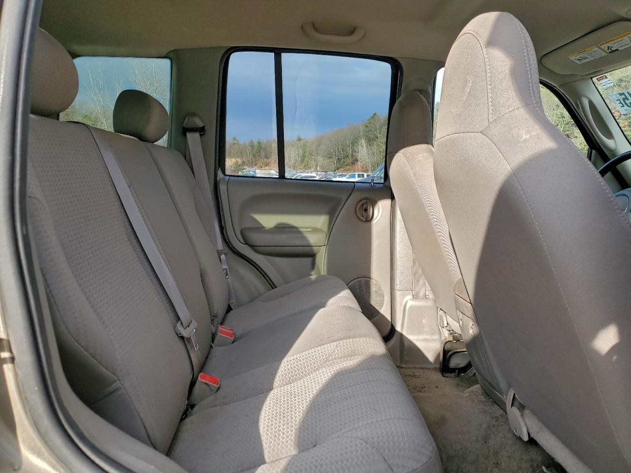 2004 JEEP Liberty