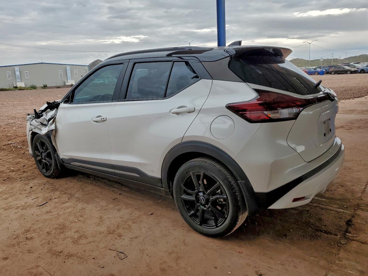 2023 NISSAN KICKS