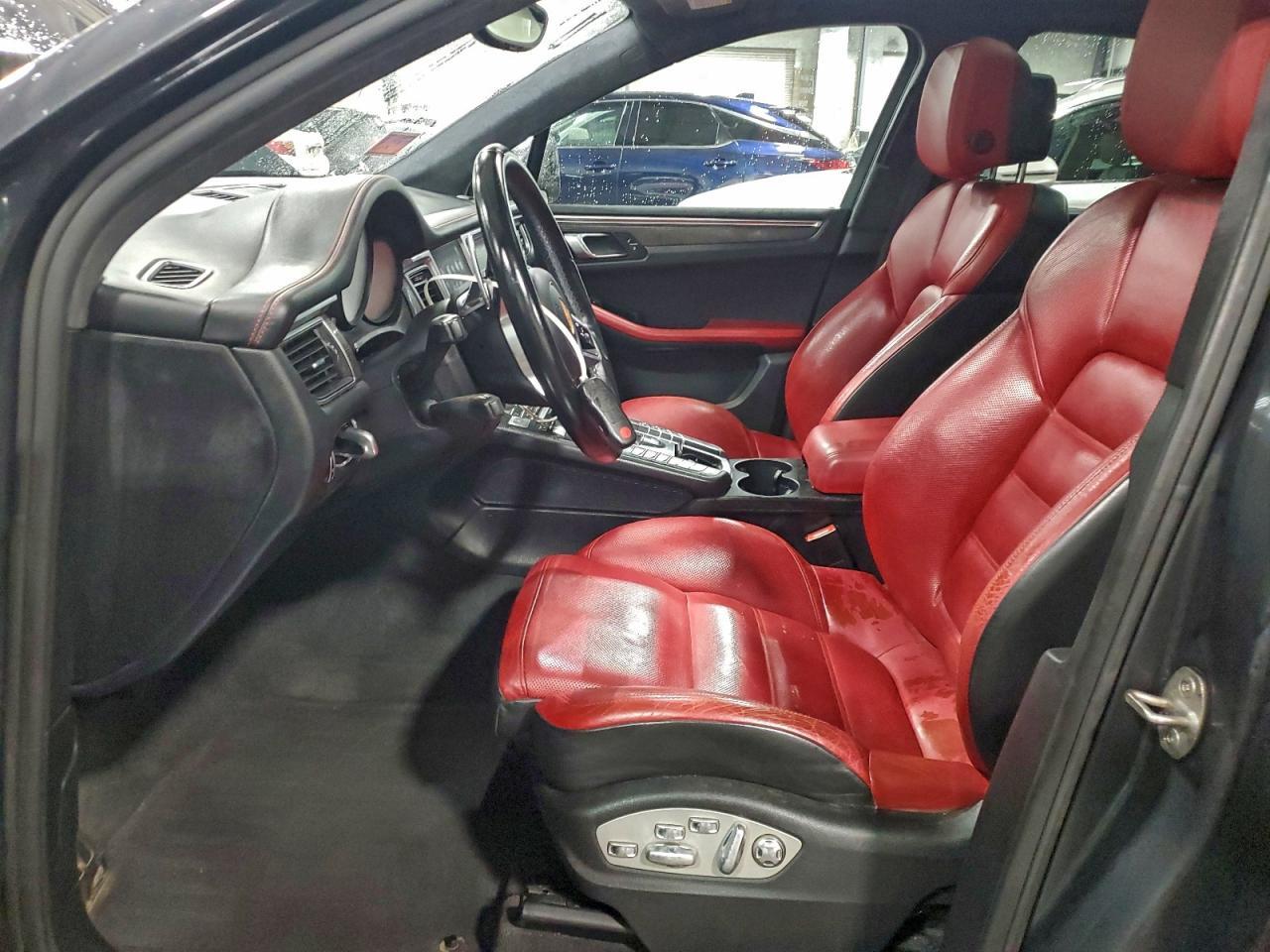2018 PORSCHE Macan
