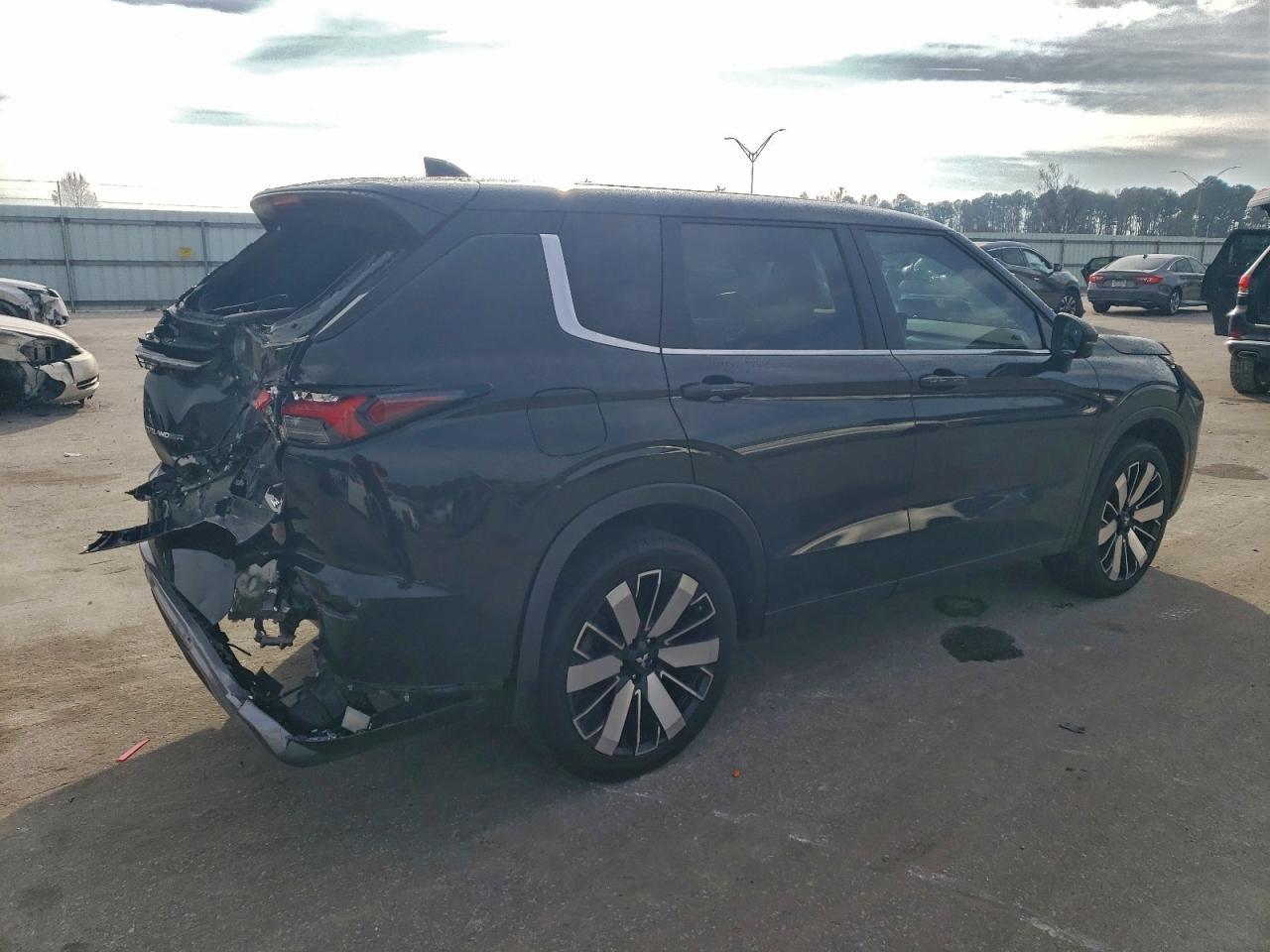 2025 MITSUBISHI outlander