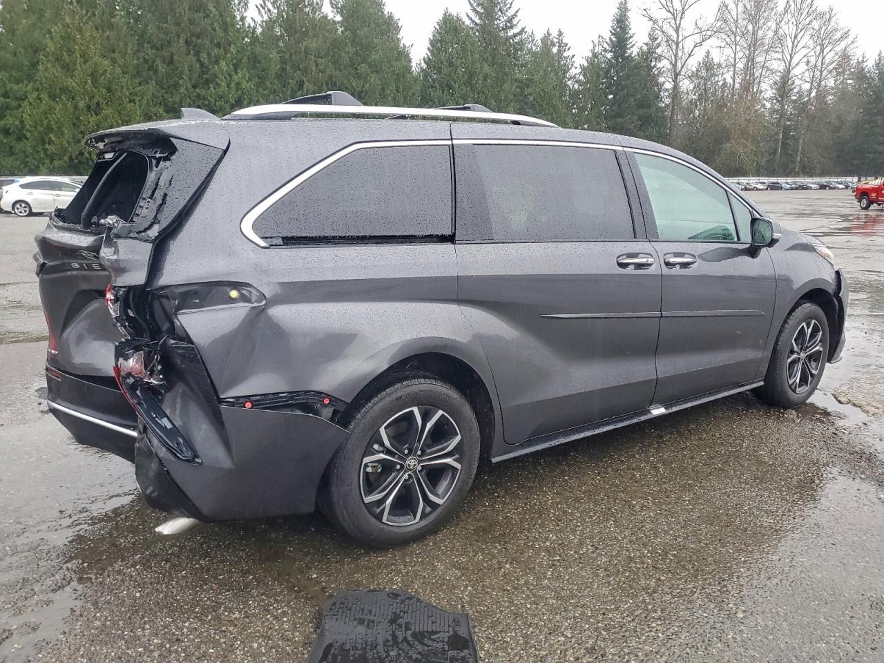 2025 TOYOTA SIENNA