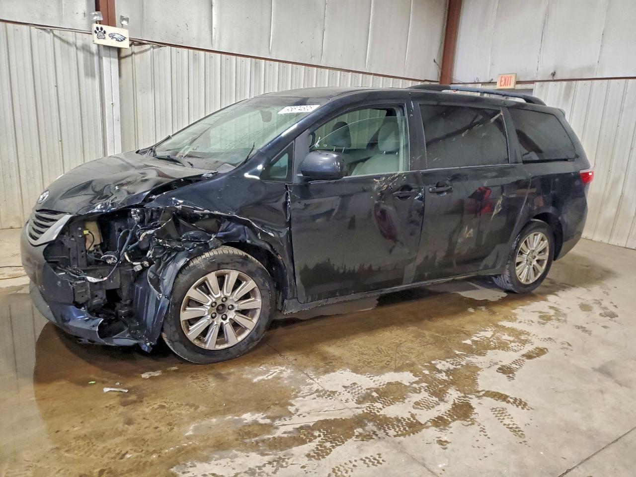 2015 TOYOTA SIENNA